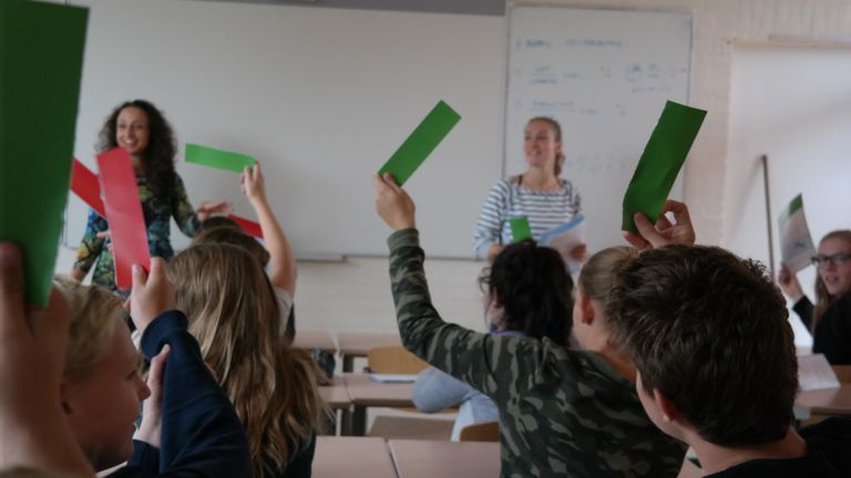 Met de MIND Young Academy maken Peer educators van Diversion mentale gezondheid bespreek in klassen.