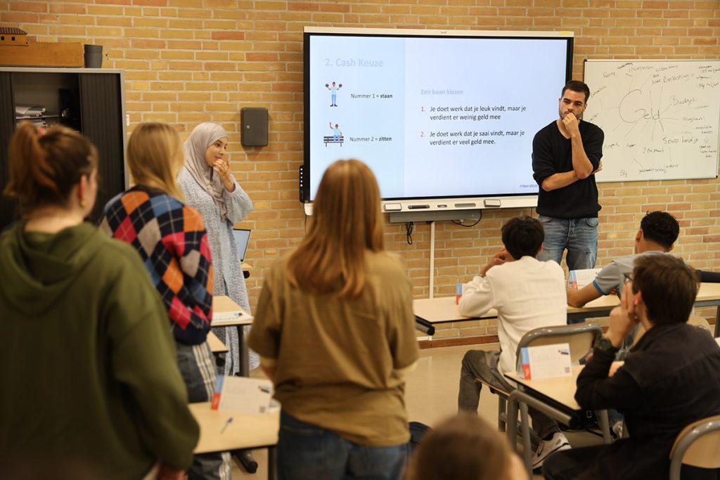 “We willen jongeren financieel weerbaar maken, zonder dat het schools voelt”